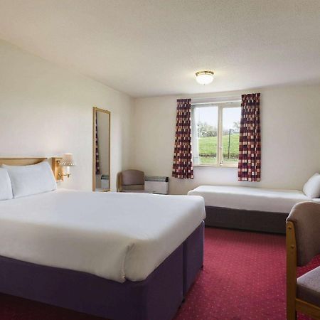 Days Inn Tewkesbury Strensham Zewnętrze zdjęcie