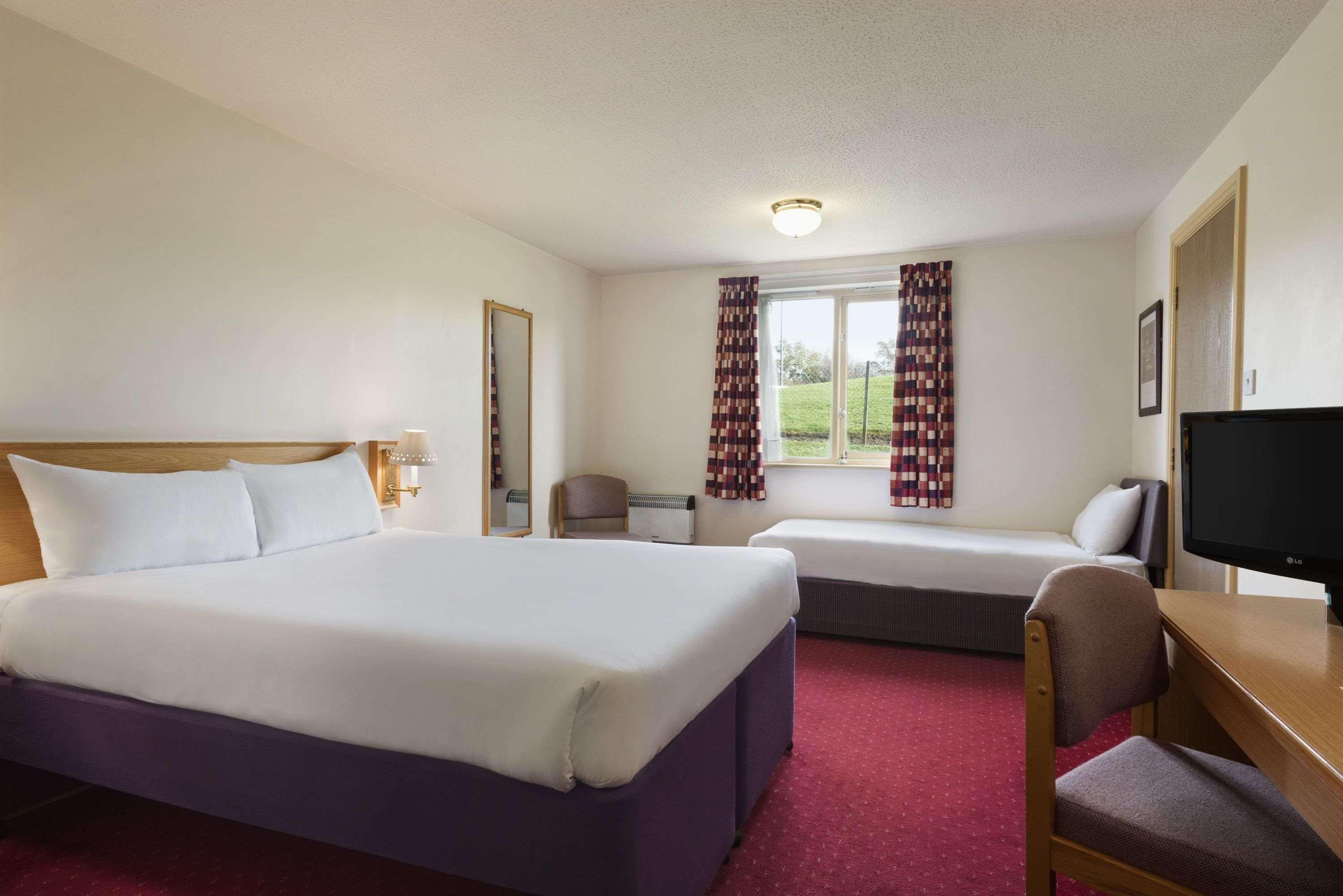Days Inn Tewkesbury Strensham Zewnętrze zdjęcie