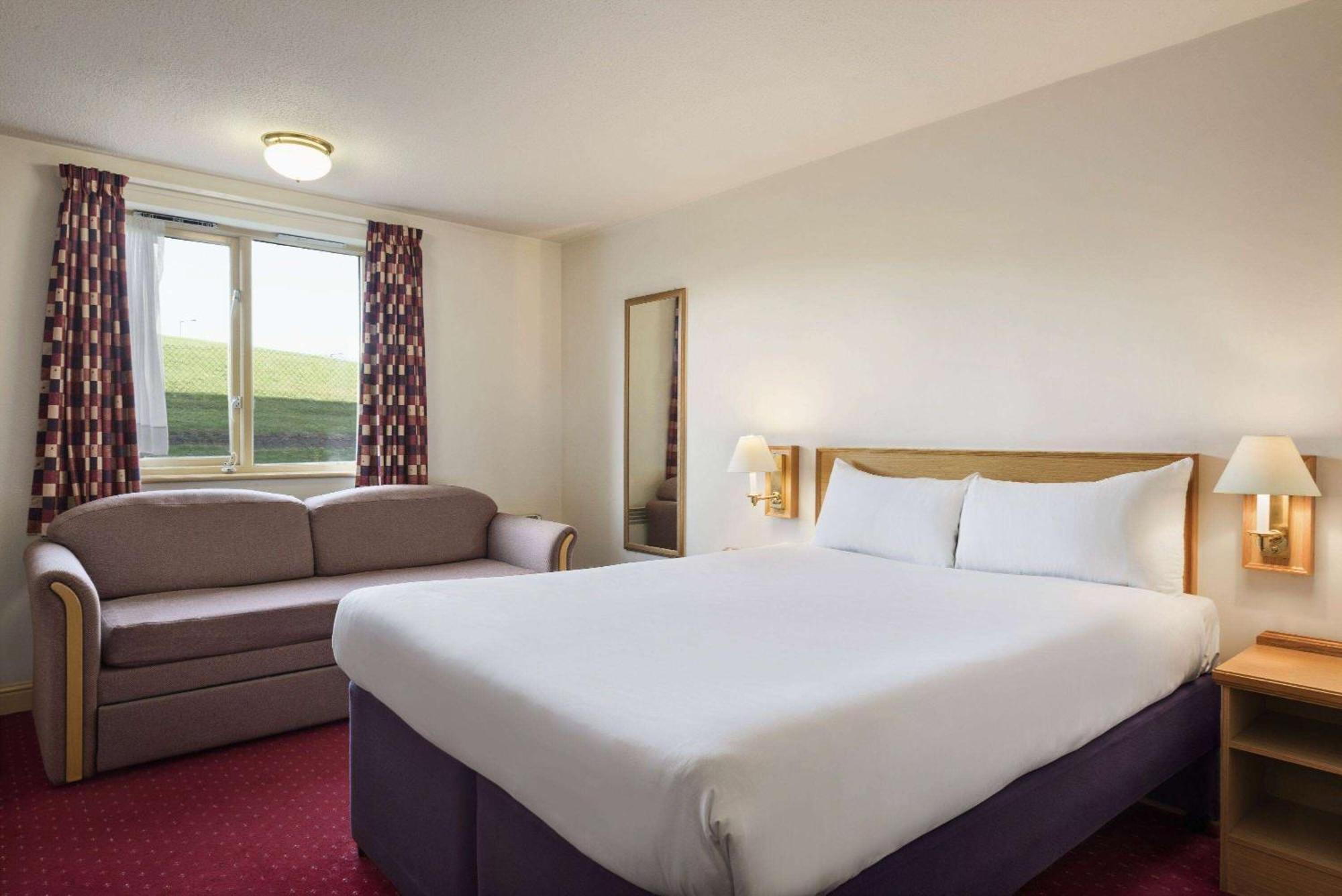 Days Inn Tewkesbury Strensham Zewnętrze zdjęcie