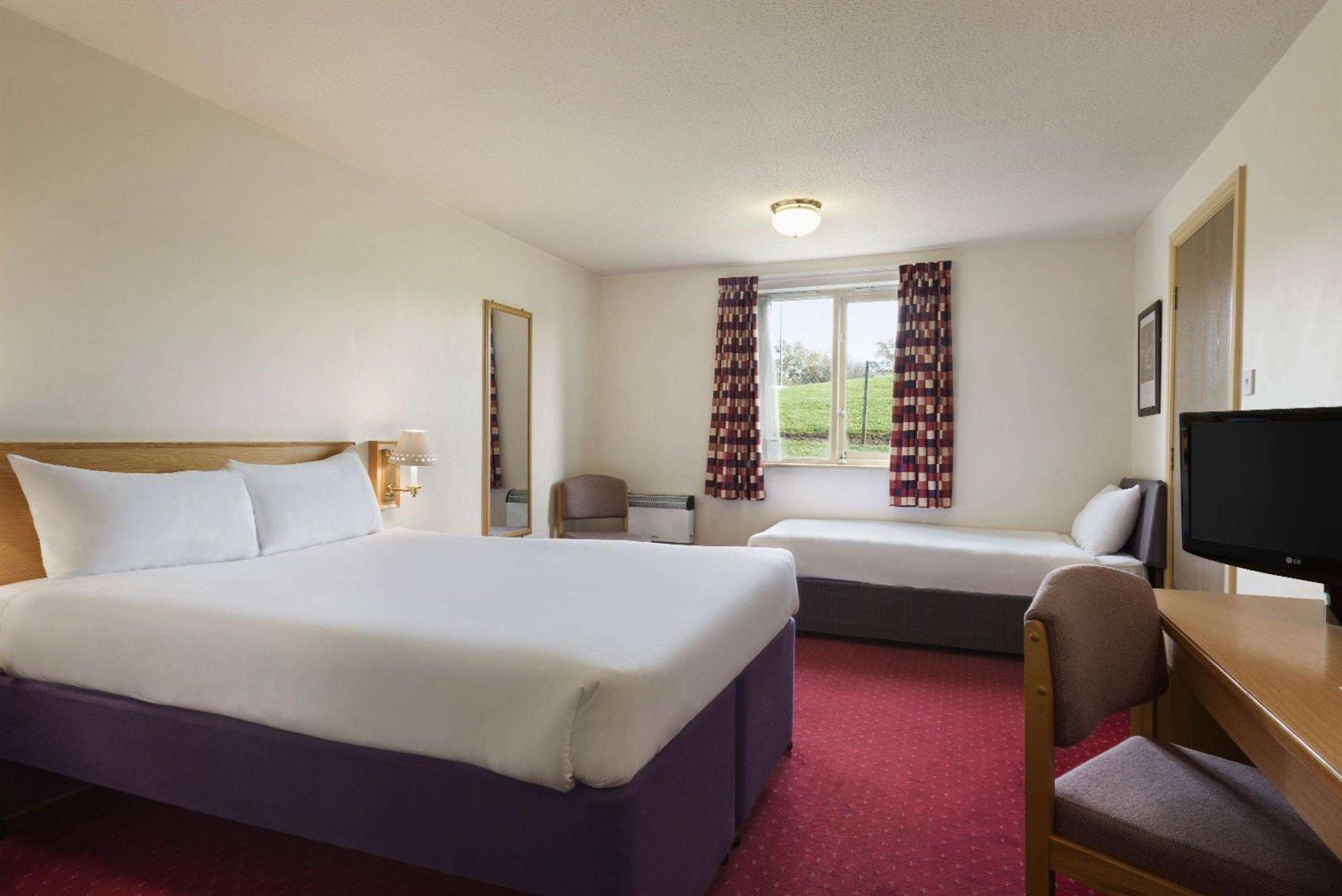 Days Inn Tewkesbury Strensham Zewnętrze zdjęcie