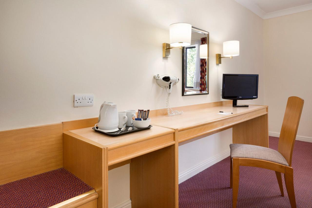Days Inn Tewkesbury Strensham Zewnętrze zdjęcie
